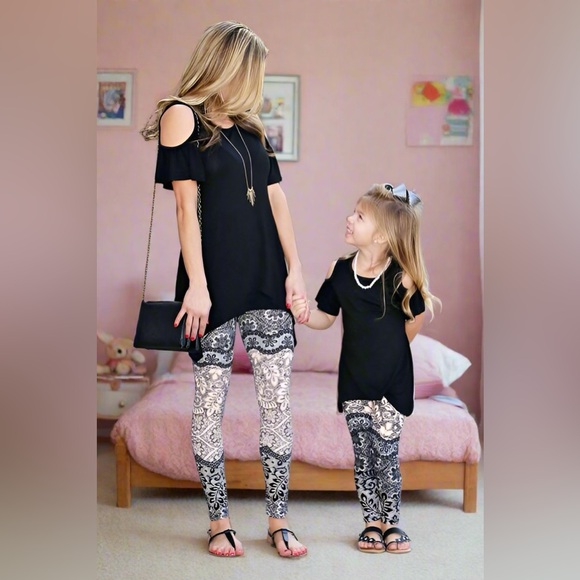 Small NEW Girls Paisley Lace Valentines Day Leggings Kids Soft Yoga Pants - Picture 3 of 7